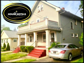 Charming 2-Bedroom Thoreau Lower